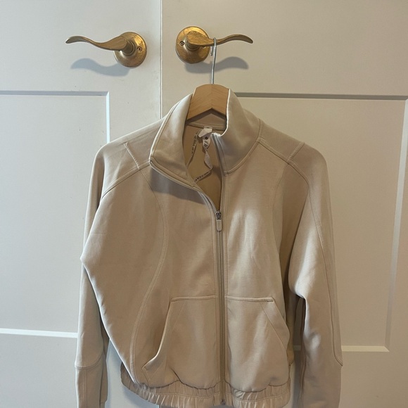 Lululemon mock neck softstreme zip up jacket in the color Natural Ivory size 6 - Picture 6 of 9